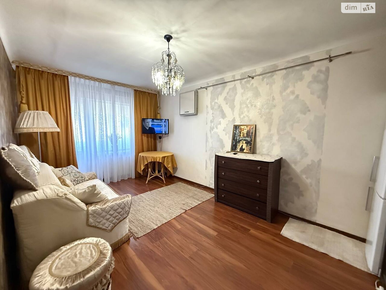 однокомнатная квартира в Кривом Роге, район Центрально-Городской, на просп. Центральный 8 в аренду на короткий срок посуточно фото 1 однокомнатная квартира в Кривом Роге, район Центрально-Городской, на просп. Центральный 8 в аренду на короткий срок посуточно фото 1