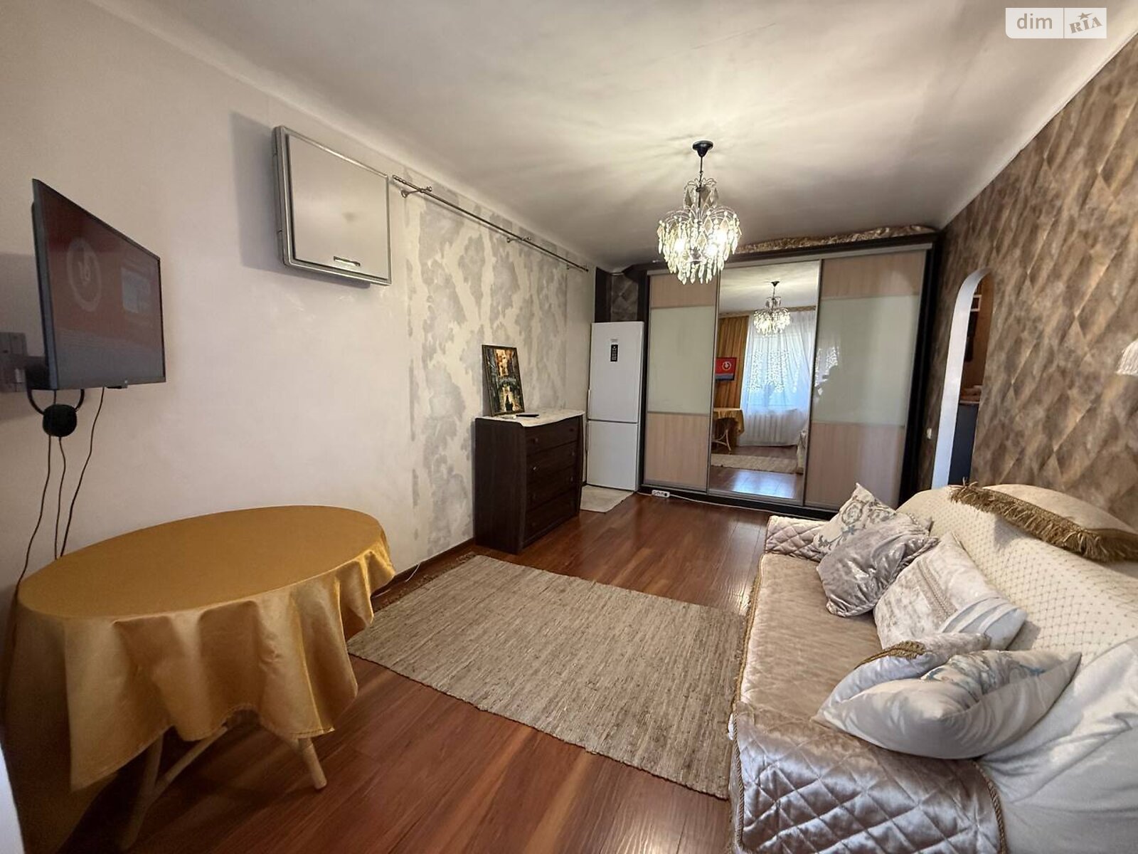 однокомнатная квартира в Кривом Роге, район Центрально-Городской, на просп. Центральный 8 в аренду на короткий срок посуточно фото 1 однокомнатная квартира в Кривом Роге, район Центрально-Городской, на просп. Центральный 8 в аренду на короткий срок посуточно фото 1