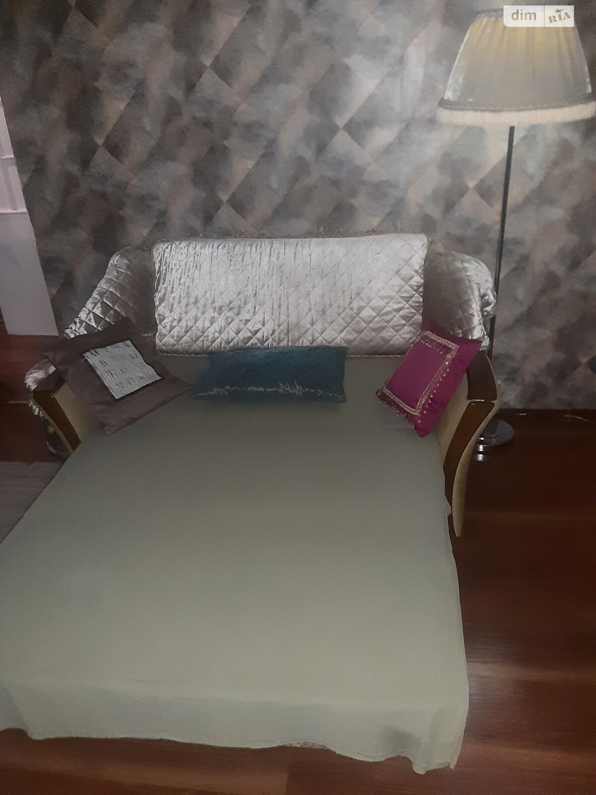 однокомнатная квартира в Кривом Роге, район Центрально-Городской, на просп. Центральный 8 в аренду на короткий срок посуточно фото 1 однокомнатная квартира в Кривом Роге, район Центрально-Городской, на просп. Центральный 8 в аренду на короткий срок посуточно фото 1