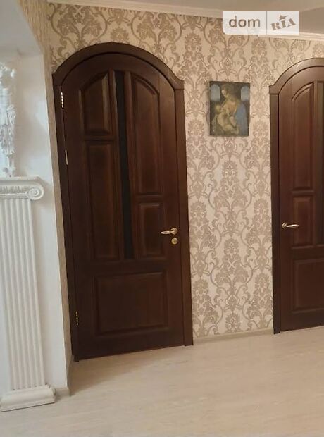 трехкомнатная квартира в Кривом Роге, район Жовтневый, на Січеславська 33 в аренду на короткий срок посуточно фото 1 трехкомнатная квартира в Кривом Роге, район Жовтневый, на Січеславська 33 в аренду на короткий срок посуточно фото 1