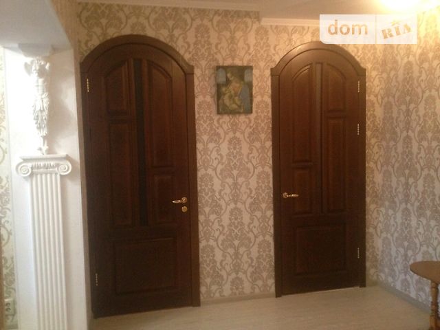 трехкомнатная квартира в Кривом Роге, на Січеславська 33, в аренду на короткий срок посуточно фото 1 трехкомнатная квартира в Кривом Роге, на Січеславська 33, в аренду на короткий срок посуточно фото 1