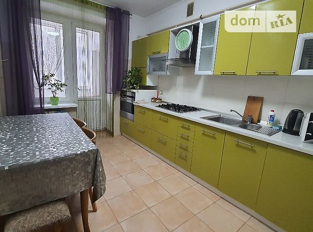 трехкомнатная квартира в Луцке, район 40 микрорайон, на ул. Зацепы 3а в аренду на короткий срок посуточно фото 1 трехкомнатная квартира в Луцке, район 40 микрорайон, на ул. Зацепы 3а в аренду на короткий срок посуточно фото 1