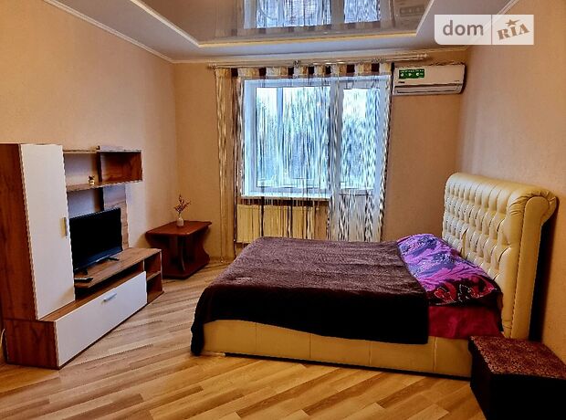 двокімнатна квартира в Луцьку, район Центр, на вул. Кравчука 2а в оренду на короткий термін подобово фото 1 двокімнатна квартира в Луцьку, район Центр, на вул. Кравчука 2а в оренду на короткий термін подобово фото 1