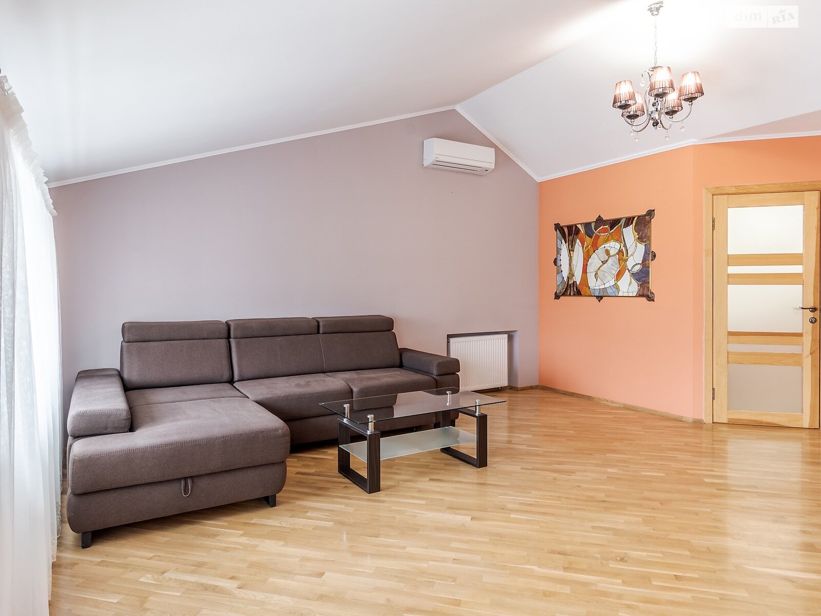 четырехкомнатная квартира в Львове, район Галицкий, на пл. Рынок 25 в аренду на короткий срок посуточно фото 1