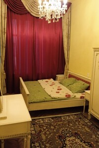 трикімнатна квартира в Львові, район Галицький, на вул. Руставелі Шота 26 в оренду на короткий термін подобово фото 2