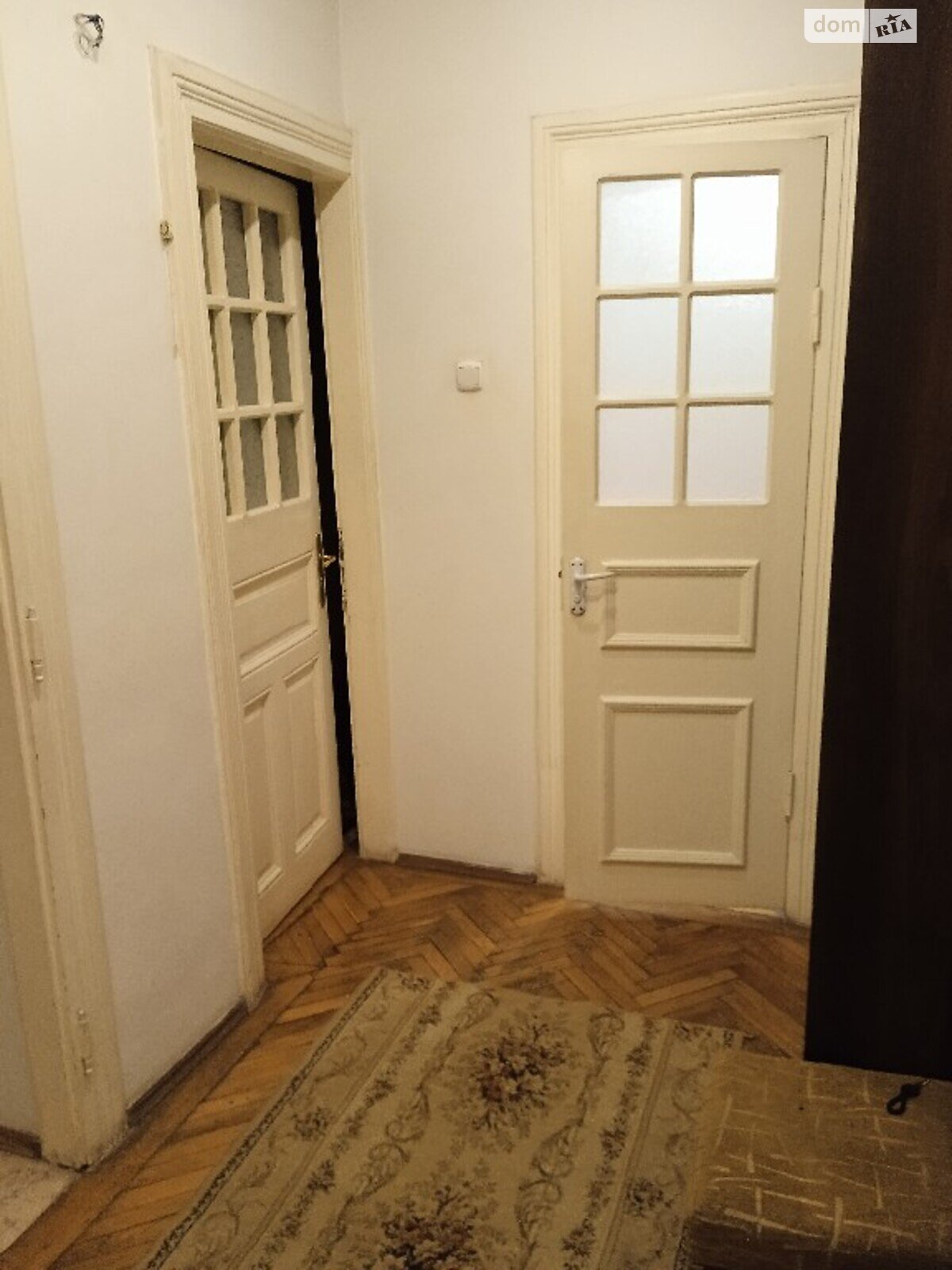 трехкомнатная квартира в Львове, район Галицкий, на ул. Руставели Шота 26 в аренду на короткий срок посуточно фото 1