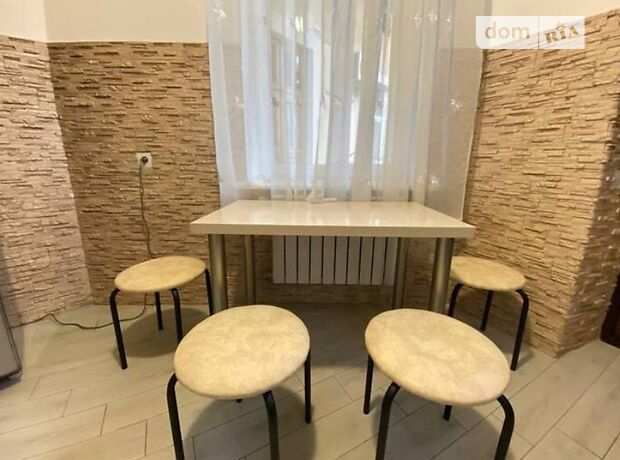 трехкомнатная квартира в Львове, район Галицкий, на ул. Шпитальная 21 в аренду на короткий срок посуточно фото 1 трехкомнатная квартира в Львове, район Галицкий, на ул. Шпитальная 21 в аренду на короткий срок посуточно фото 1