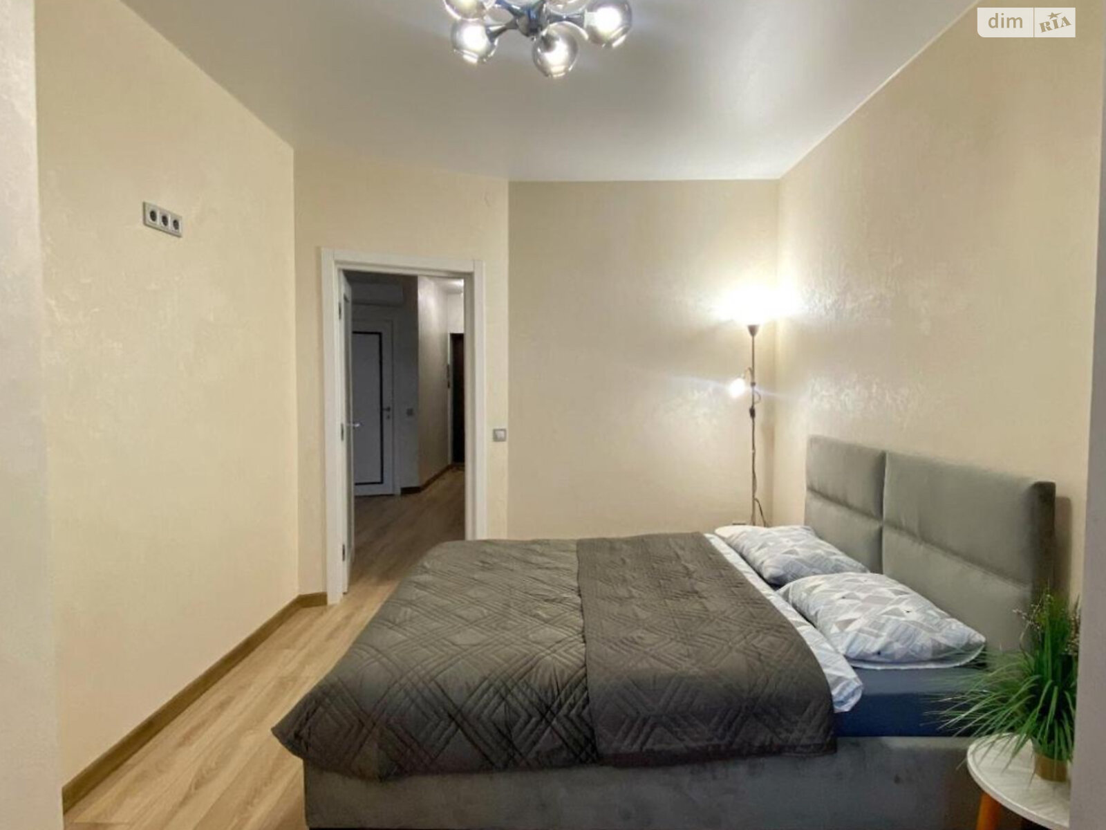 двухкомнатная квартира в Львове, район Подзамче, на ул. Хмельницкого Богдана 76 в аренду на короткий срок посуточно фото 1