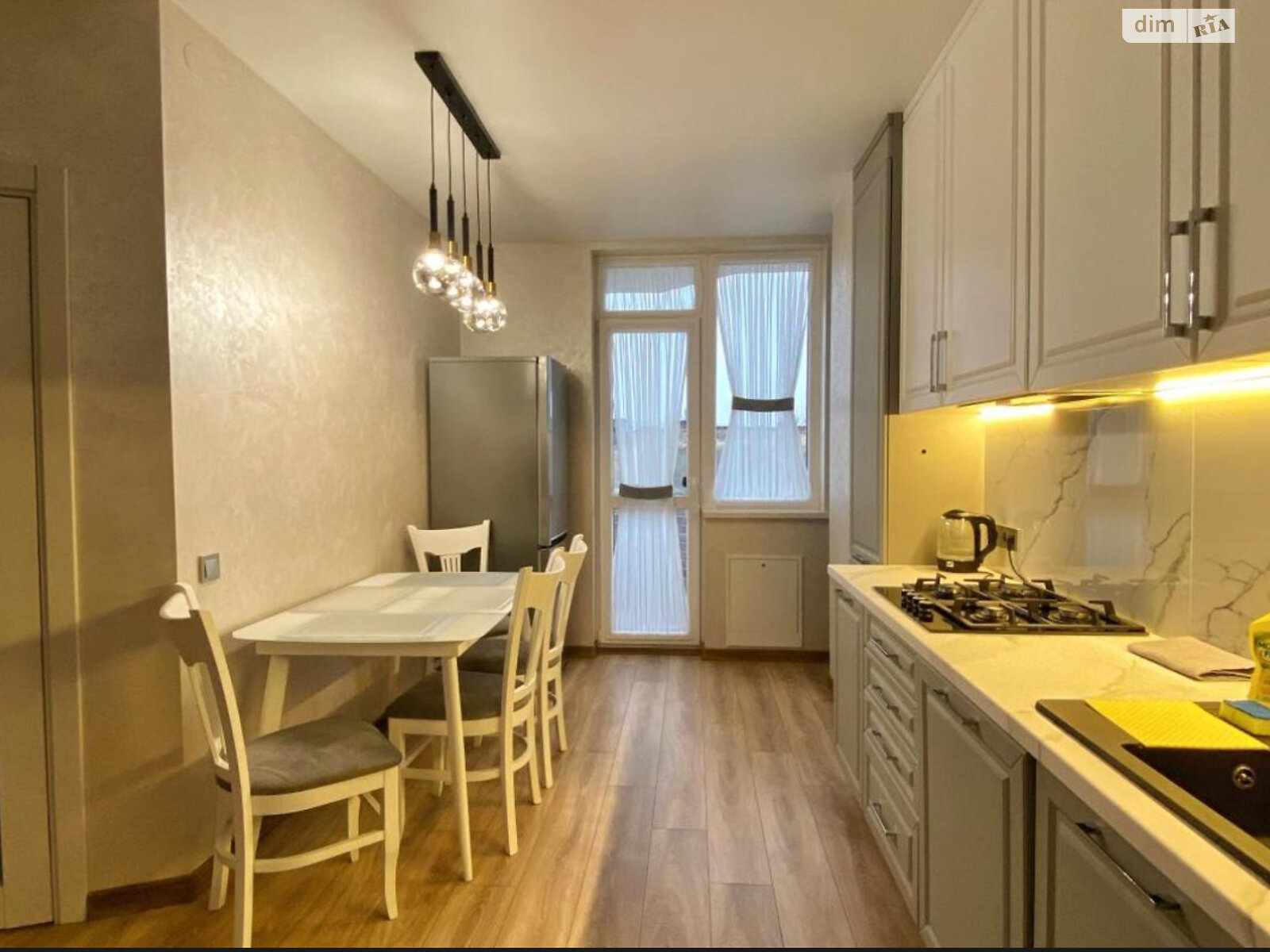 двухкомнатная квартира в Львове, район Подзамче, на ул. Хмельницкого Богдана 76 в аренду на короткий срок посуточно фото 1