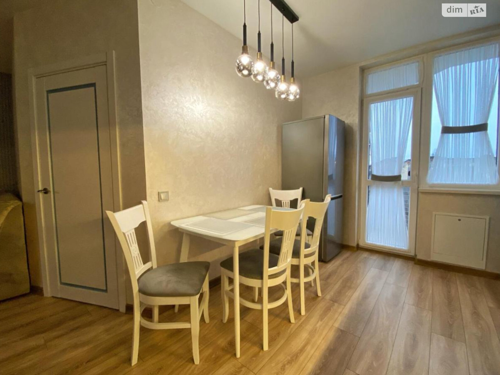 двухкомнатная квартира в Львове, район Подзамче, на ул. Хмельницкого Богдана 76 в аренду на короткий срок посуточно фото 1