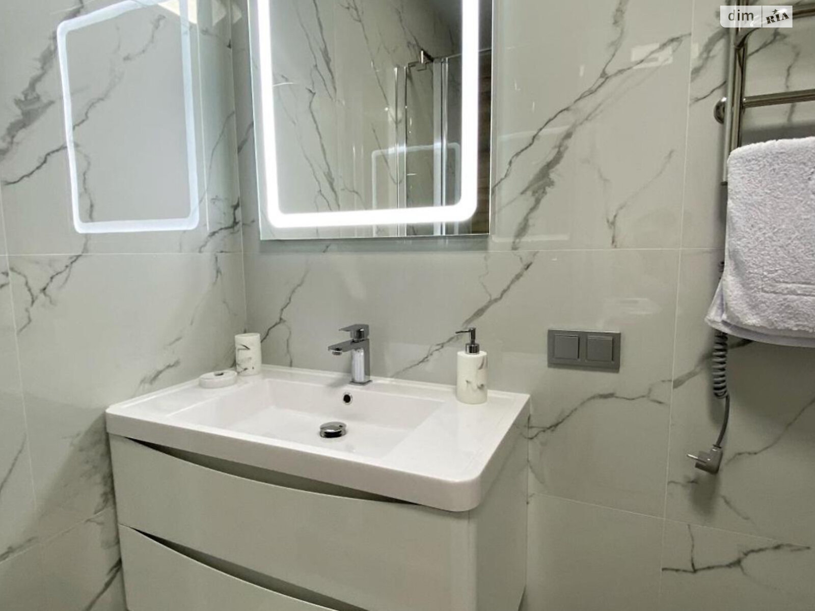 двухкомнатная квартира в Львове, район Подзамче, на ул. Хмельницкого Богдана 76 в аренду на короткий срок посуточно фото 1