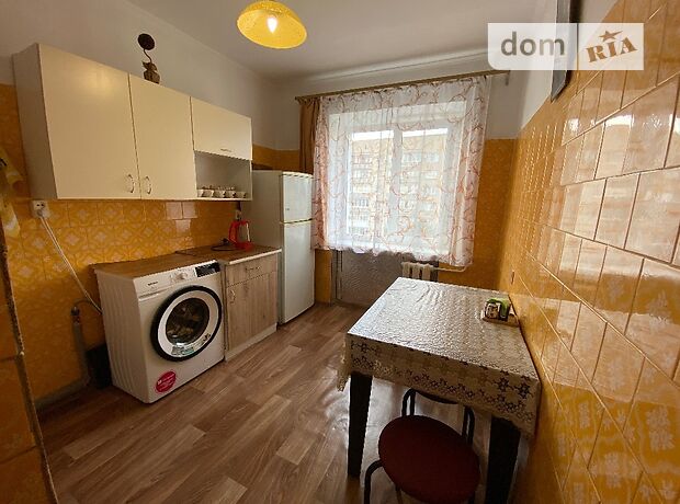 трехкомнатная квартира в Николаеве, район Центральный, на Проспект Центральный 74А в аренду на короткий срок посуточно фото 1