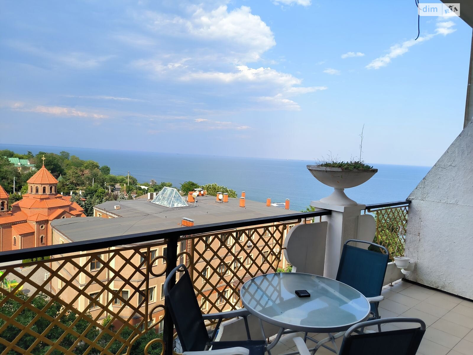 двухкомнатная квартира в Одессе, район Приморский, на плато Аркадийское 5/3 в аренду на короткий срок посуточно фото 1