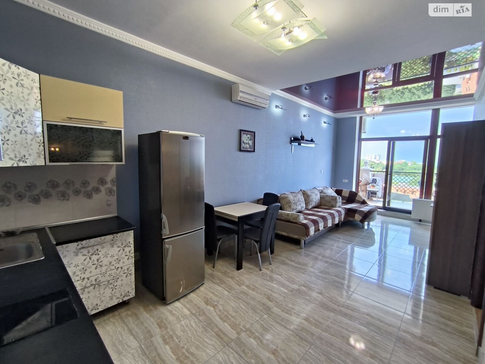 двухкомнатная квартира в Одессе, район Приморский, на плато Аркадийское 5/3 в аренду на короткий срок посуточно фото 1