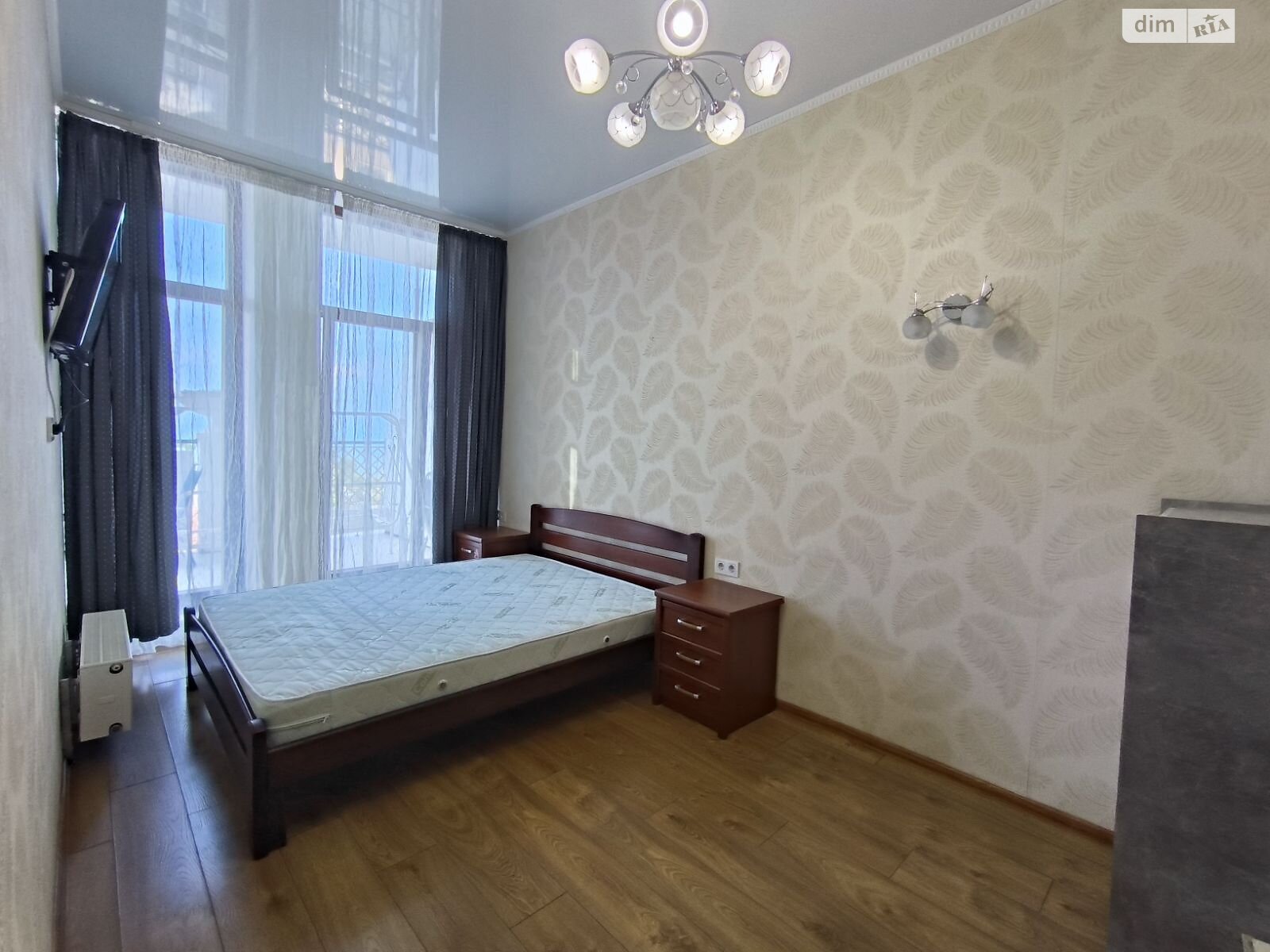 двухкомнатная квартира в Одессе, район Приморский, на плато Аркадийское 5/3 в аренду на короткий срок посуточно фото 1