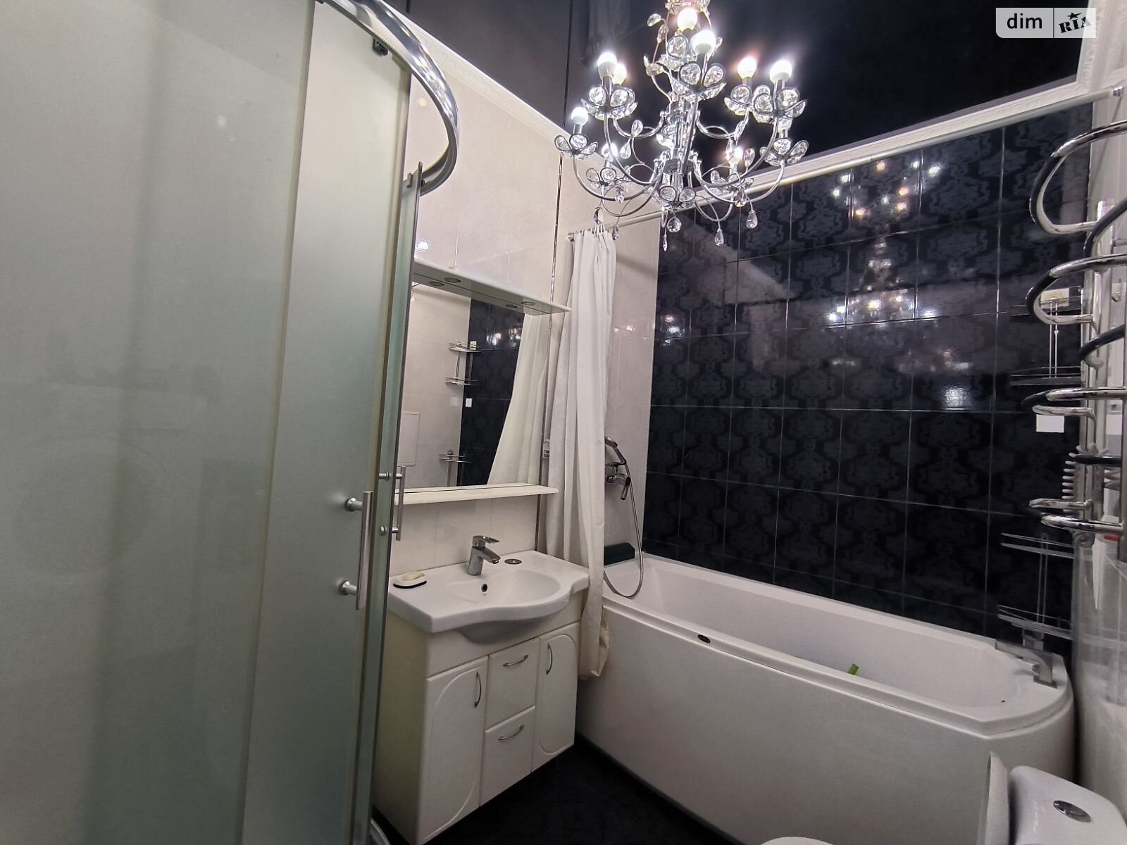 двухкомнатная квартира в Одессе, район Приморский, на плато Аркадийское 5/3 в аренду на короткий срок посуточно фото 1