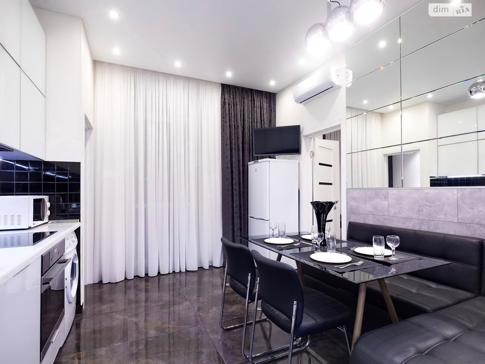 трехкомнатная квартира в Одессе, район Аркадия, на плато Аркадийское 9 в аренду на короткий срок посуточно фото 1