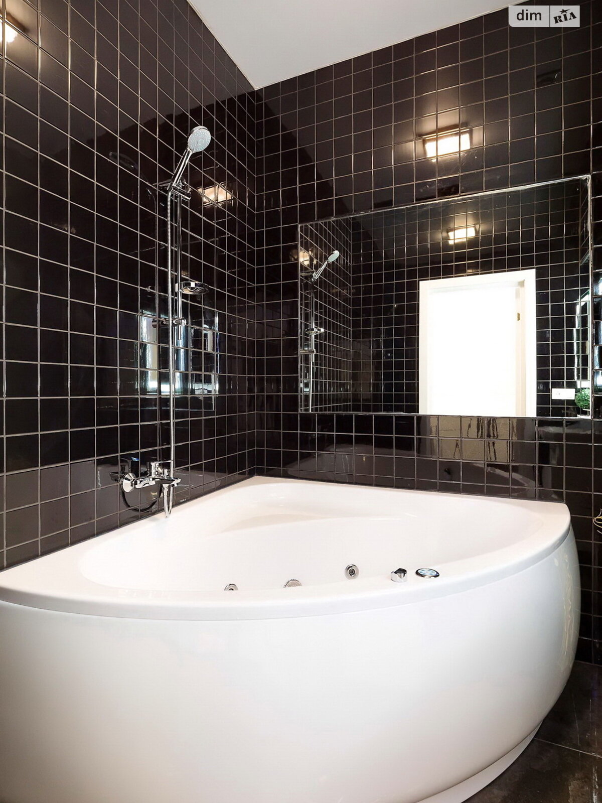 трехкомнатная квартира в Одессе, район Аркадия, на плато Аркадийское 9 в аренду на короткий срок посуточно фото 1