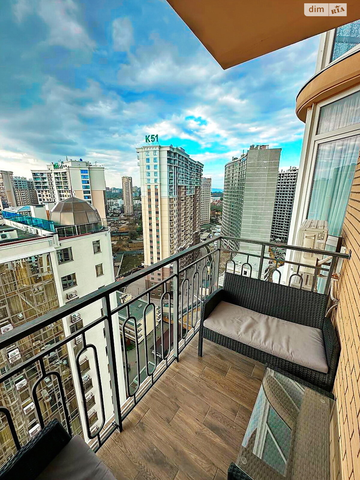 трехкомнатная квартира в Одессе, район Аркадия, на плато Аркадийское 9 в аренду на короткий срок посуточно фото 1