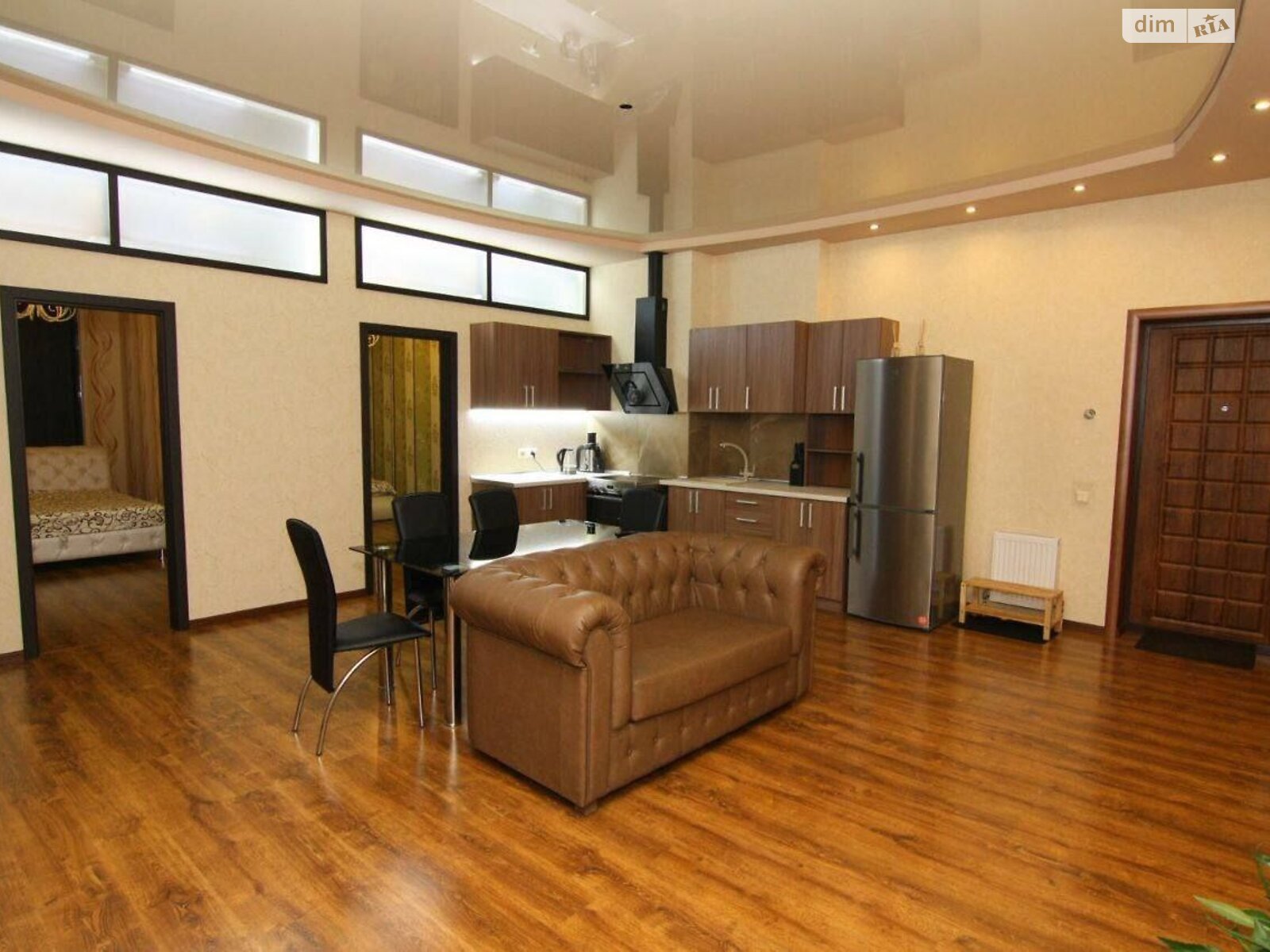 трехкомнатная квартира в Одессе, район Аркадия, на ул. Генуэзская 5 в аренду на короткий срок посуточно фото 1 трехкомнатная квартира в Одессе, район Аркадия, на ул. Генуэзская 5 в аренду на короткий срок посуточно фото 1