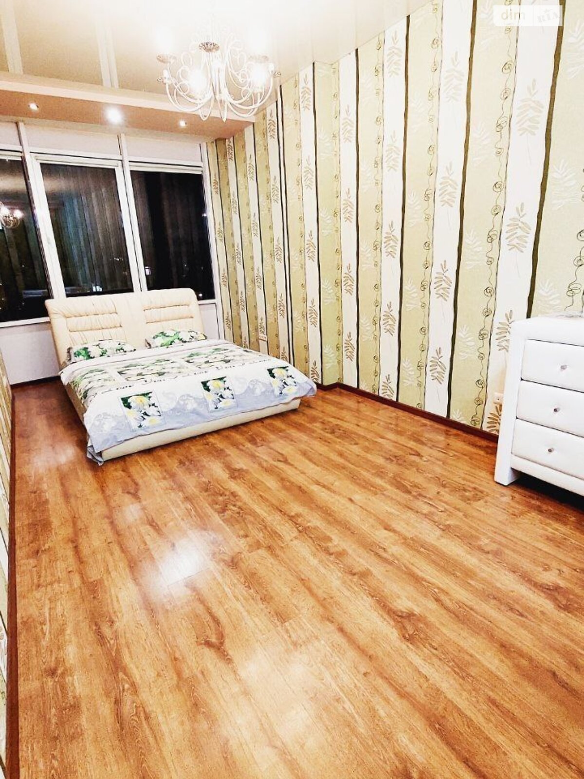 трехкомнатная квартира в Одессе, район Аркадия, на ул. Генуэзская 5 в аренду на короткий срок посуточно фото 1 трехкомнатная квартира в Одессе, район Аркадия, на ул. Генуэзская 5 в аренду на короткий срок посуточно фото 1