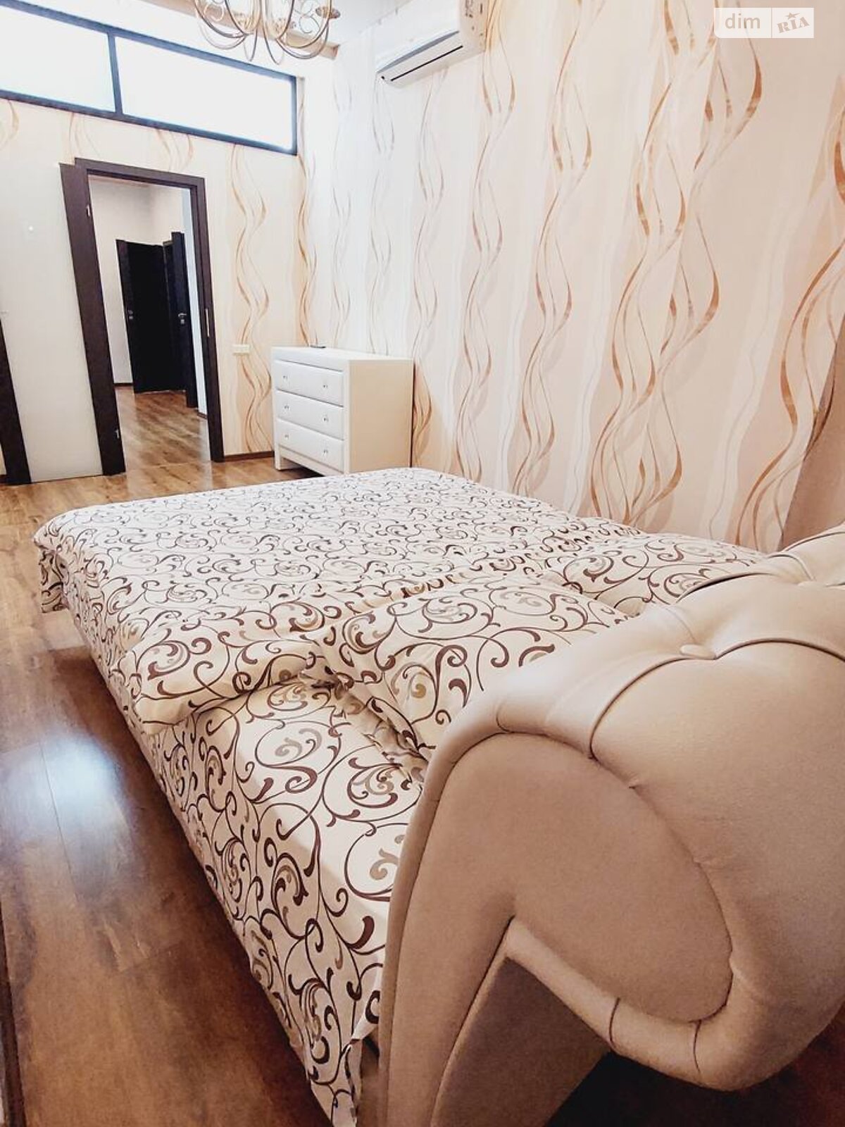 трехкомнатная квартира в Одессе, район Аркадия, на ул. Генуэзская 5 в аренду на короткий срок посуточно фото 1 трехкомнатная квартира в Одессе, район Аркадия, на ул. Генуэзская 5 в аренду на короткий срок посуточно фото 1