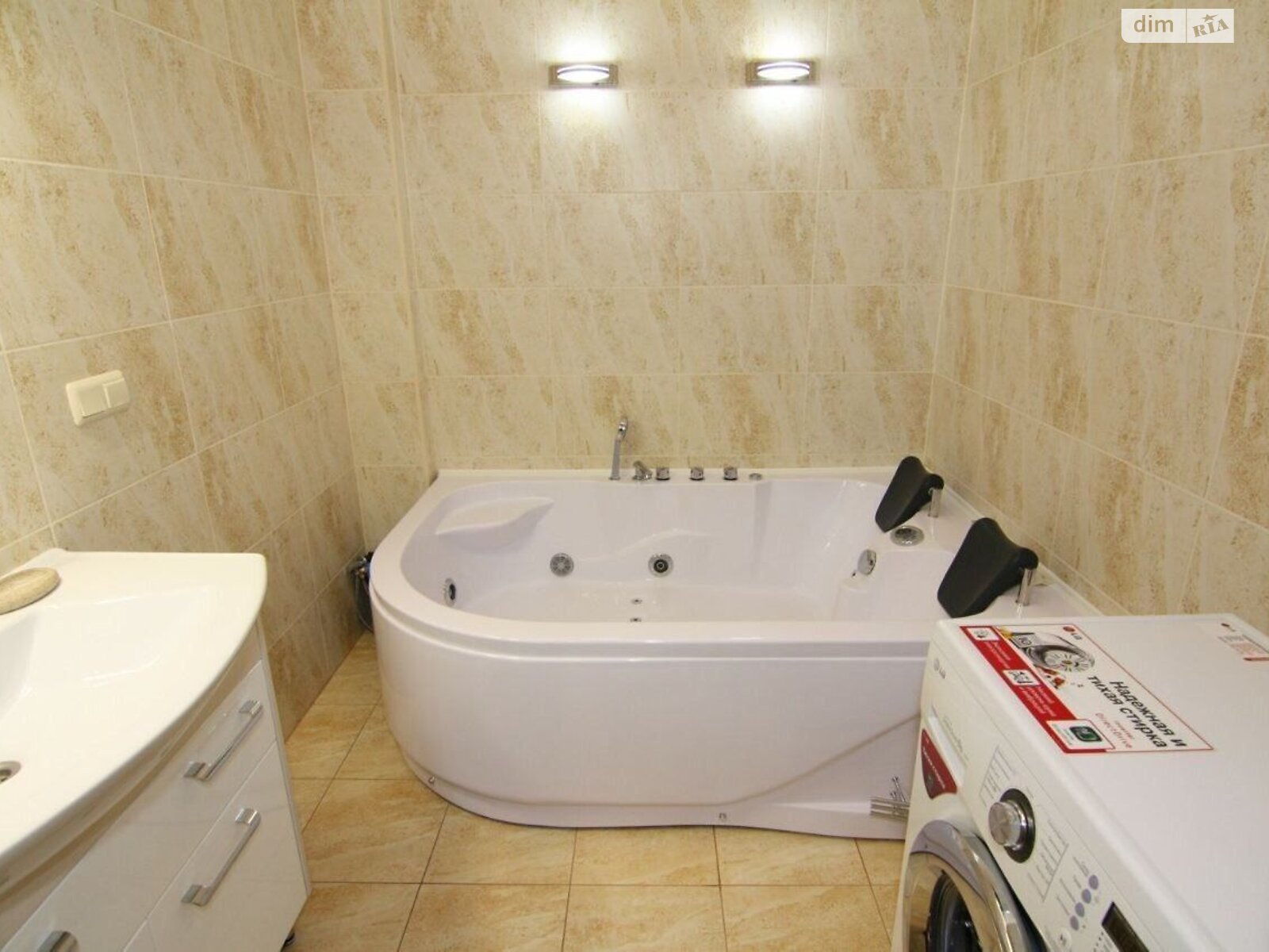 трехкомнатная квартира в Одессе, район Аркадия, на ул. Генуэзская 5 в аренду на короткий срок посуточно фото 1 трехкомнатная квартира в Одессе, район Аркадия, на ул. Генуэзская 5 в аренду на короткий срок посуточно фото 1