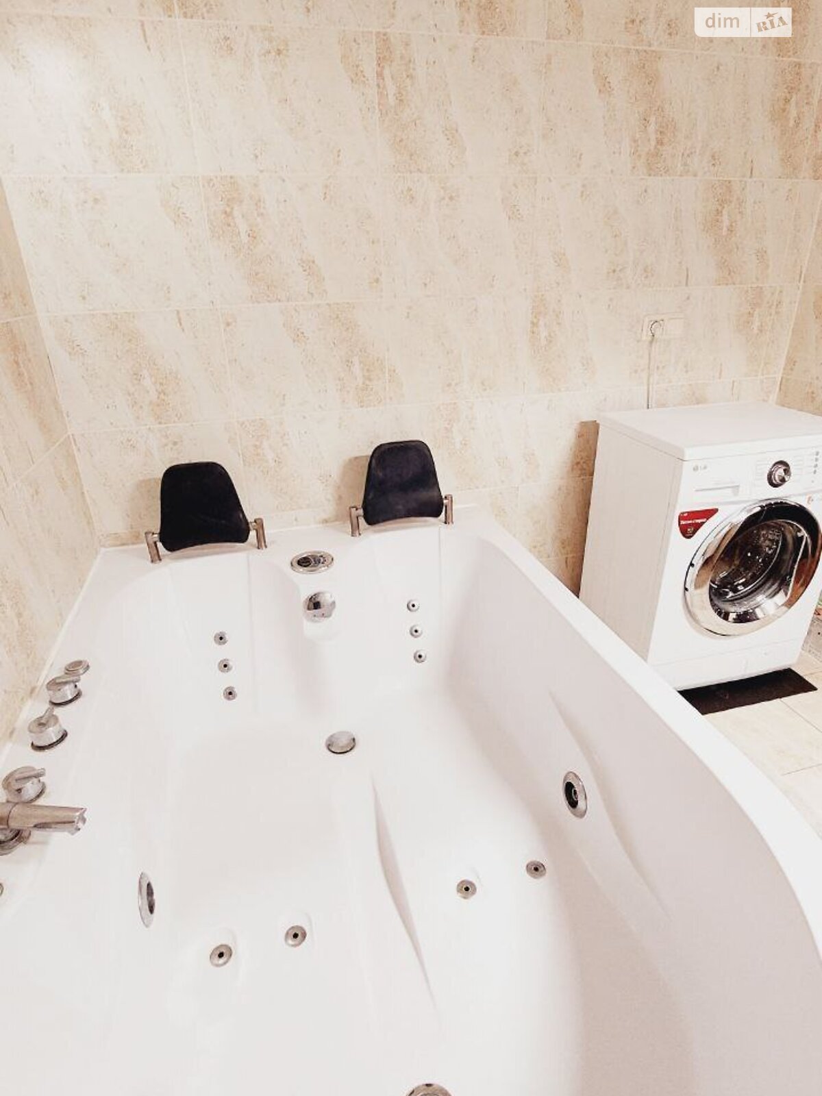 трехкомнатная квартира в Одессе, район Аркадия, на ул. Генуэзская 5 в аренду на короткий срок посуточно фото 1 трехкомнатная квартира в Одессе, район Аркадия, на ул. Генуэзская 5 в аренду на короткий срок посуточно фото 1