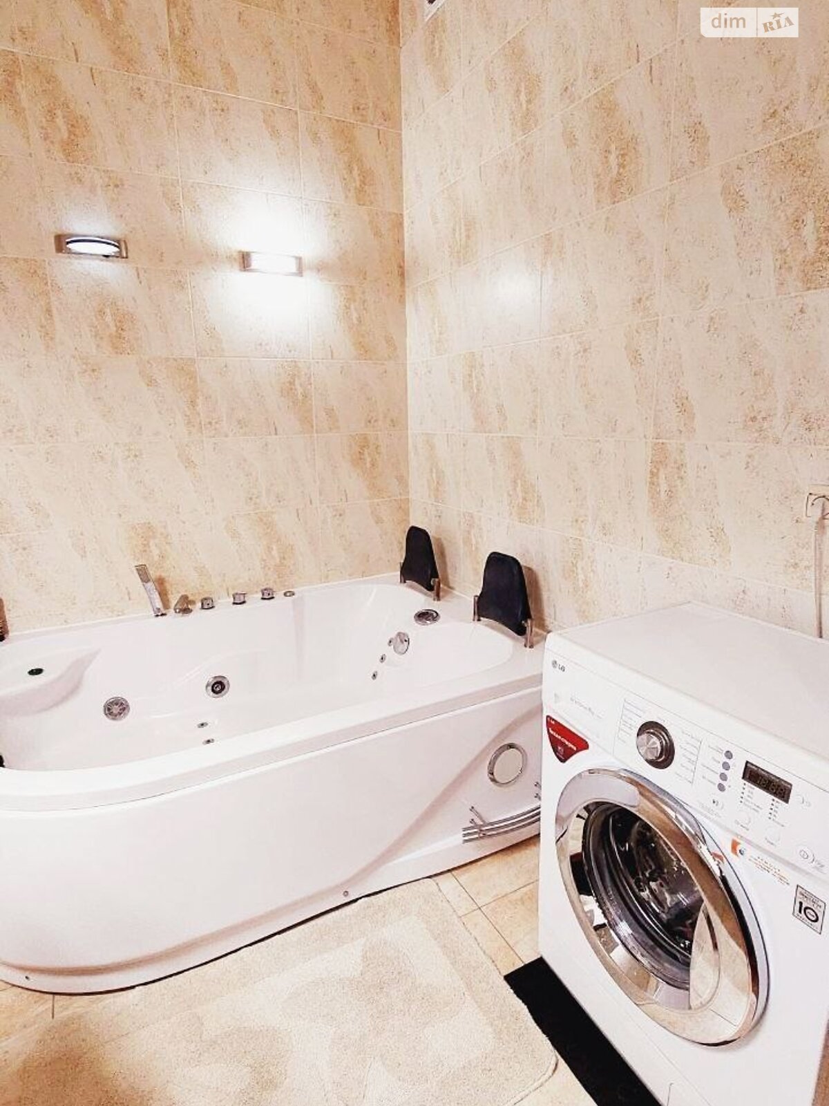 трехкомнатная квартира в Одессе, район Аркадия, на ул. Генуэзская 5 в аренду на короткий срок посуточно фото 1 трехкомнатная квартира в Одессе, район Аркадия, на ул. Генуэзская 5 в аренду на короткий срок посуточно фото 1