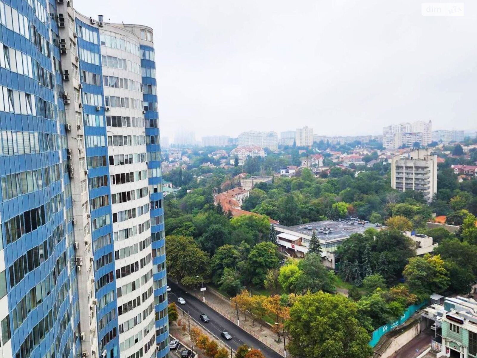 трехкомнатная квартира в Одессе, район Аркадия, на ул. Генуэзская 5 в аренду на короткий срок посуточно фото 1 трехкомнатная квартира в Одессе, район Аркадия, на ул. Генуэзская 5 в аренду на короткий срок посуточно фото 1