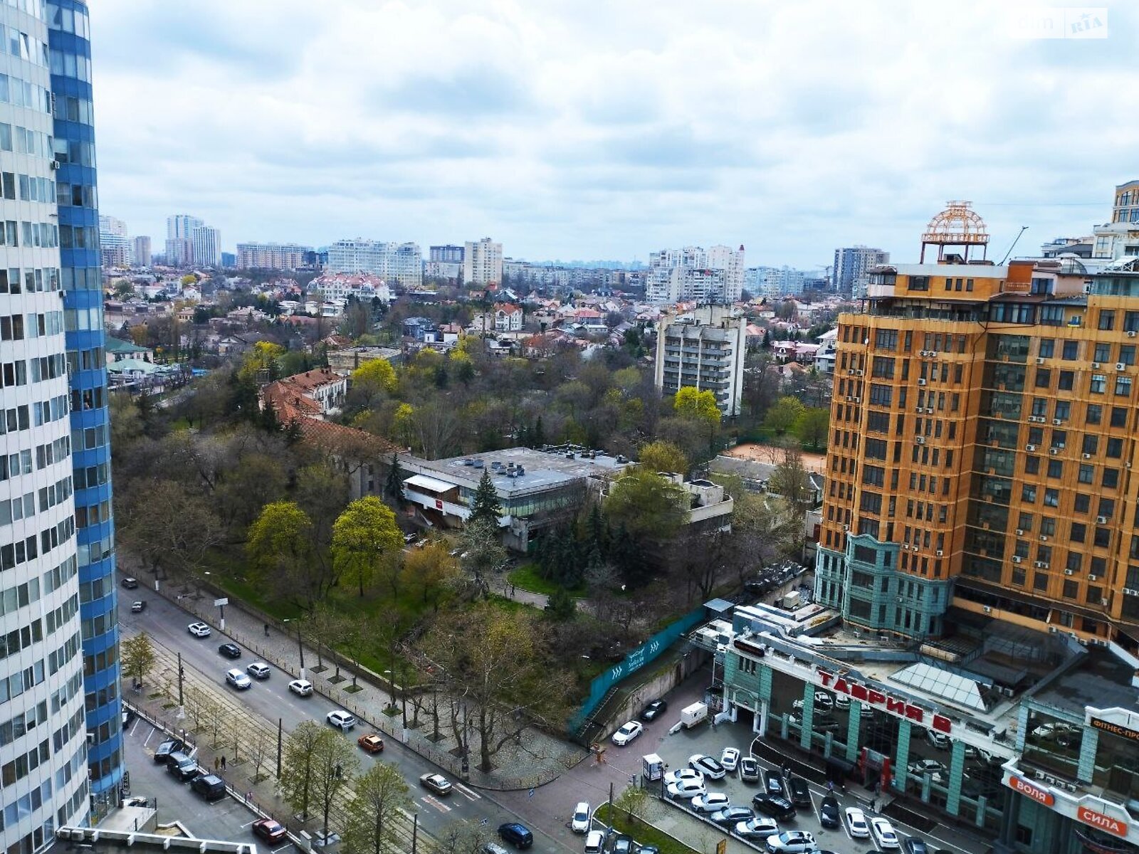 трехкомнатная квартира в Одессе, район Аркадия, на ул. Генуэзская 5 в аренду на короткий срок посуточно фото 1 трехкомнатная квартира в Одессе, район Аркадия, на ул. Генуэзская 5 в аренду на короткий срок посуточно фото 1