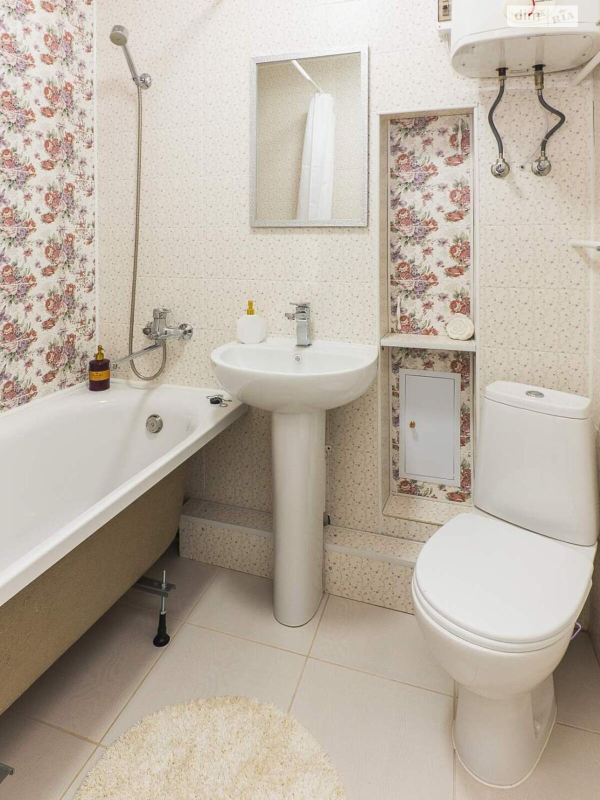 однокомнатная квартира в Одессе, район Черемушки, на ул. Евгения Танцюры 5 в аренду на короткий срок посуточно фото 1