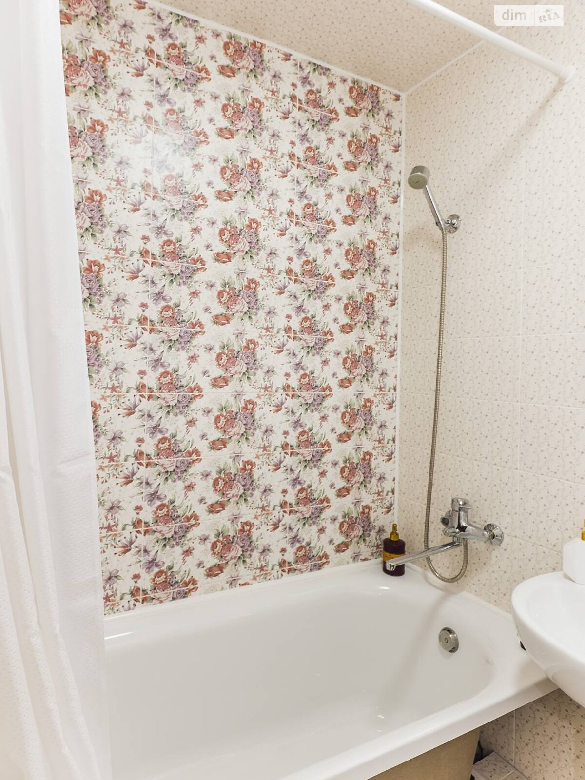 однокомнатная квартира в Одессе, район Черемушки, на ул. Евгения Танцюры 5 в аренду на короткий срок посуточно фото 1