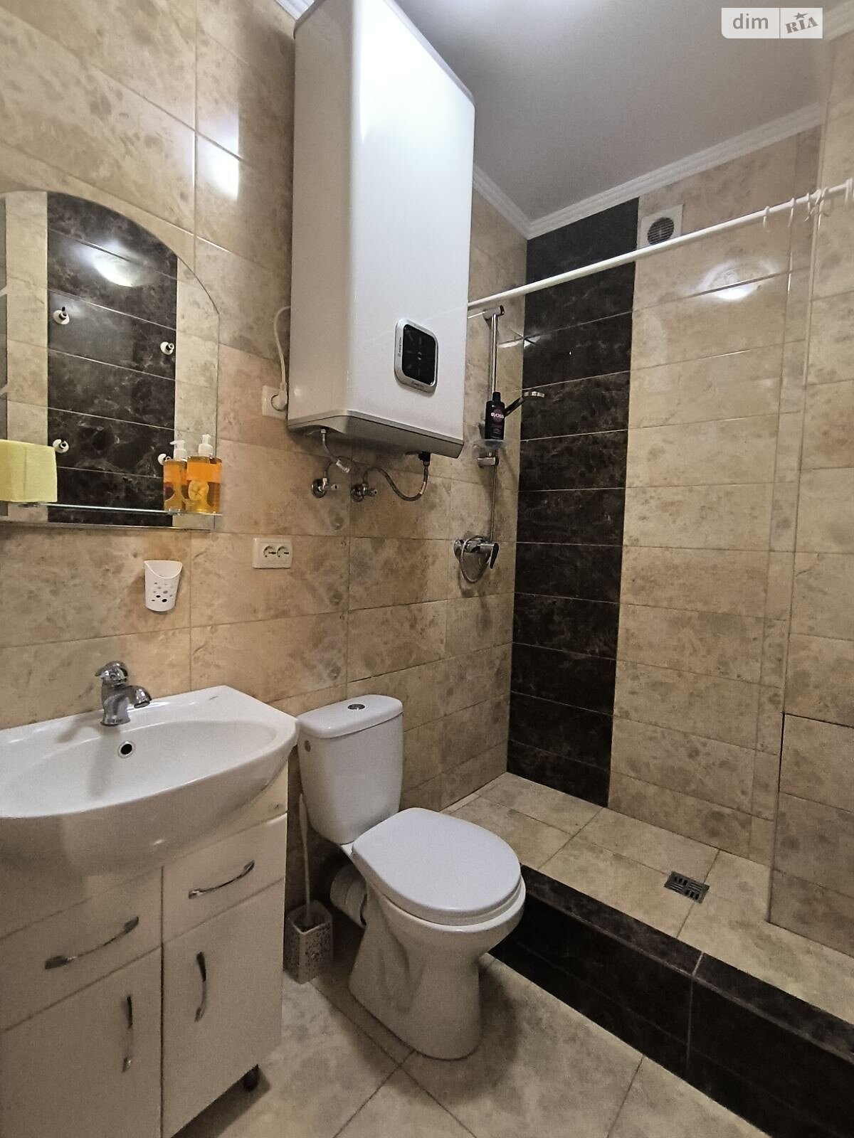 однокомнатная квартира в Одессе, район Черемушки, на ул. Кордонная 84 в аренду на короткий срок посуточно фото 1