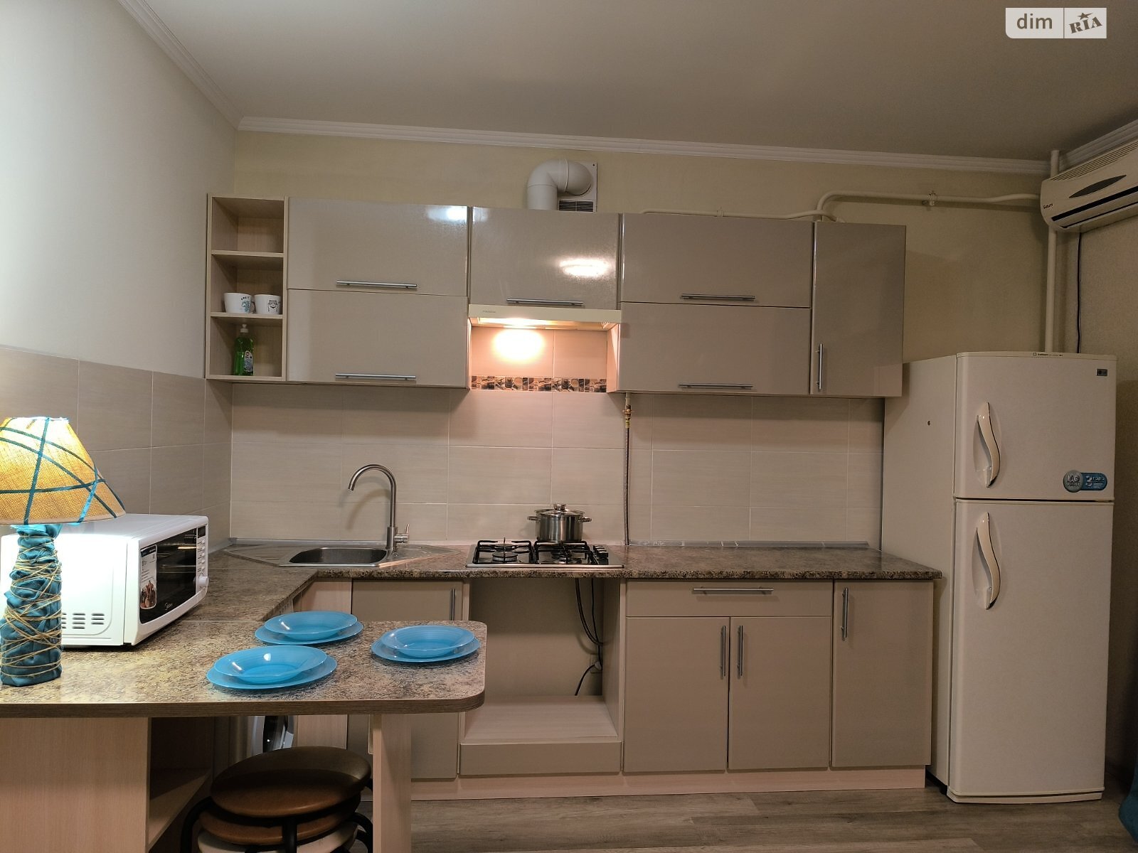 однокомнатная квартира в Одессе, район Черемушки, на ул. Кордонная 84 в аренду на короткий срок посуточно фото 1