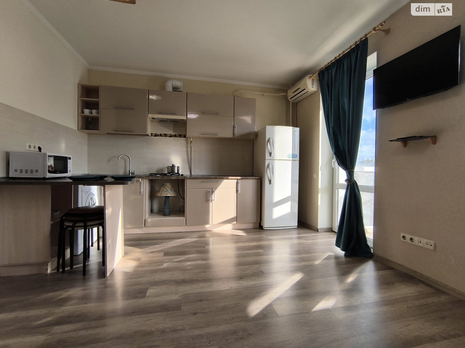 однокомнатная квартира в Одессе, район Черемушки, на ул. Кордонная 84 в аренду на короткий срок посуточно фото 1