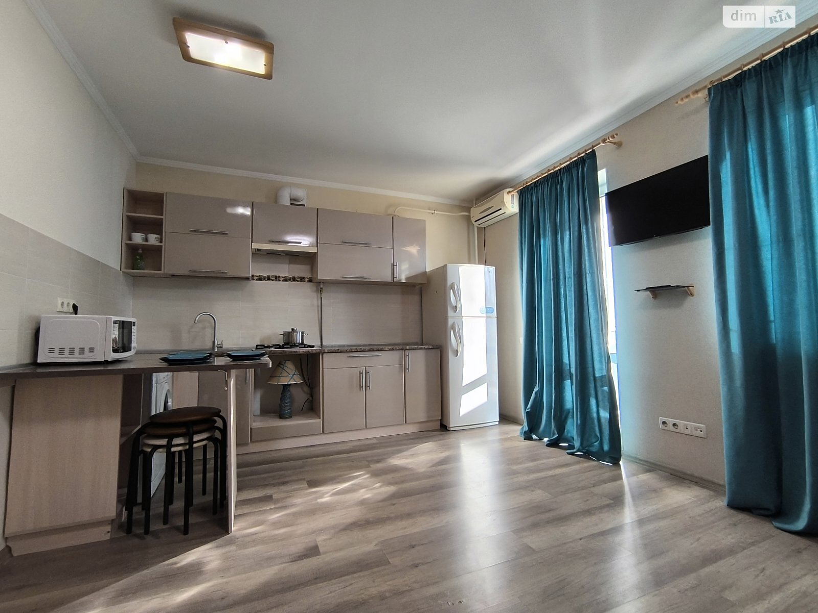 однокомнатная квартира в Одессе, район Черемушки, на ул. Кордонная 84 в аренду на короткий срок посуточно фото 1