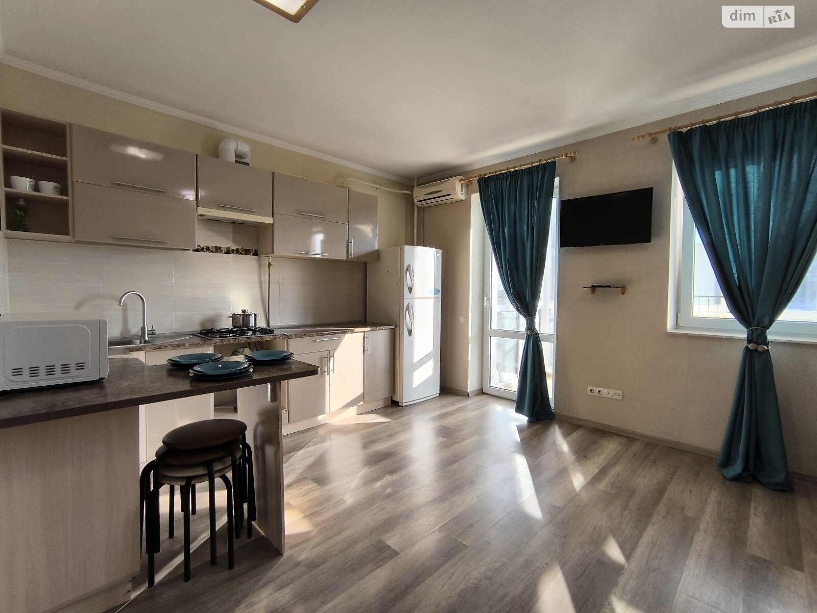 однокомнатная квартира в Одессе, район Черемушки, на ул. Кордонная 84 в аренду на короткий срок посуточно фото 1