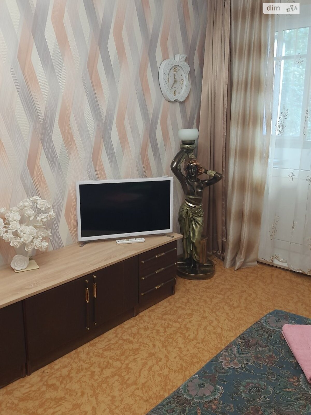 однокомнатная квартира в Одессе, район Черемушки, на ул. Варненская 2/3 в аренду на короткий срок посуточно фото 1 однокомнатная квартира в Одессе, район Черемушки, на ул. Варненская 2/3 в аренду на короткий срок посуточно фото 1