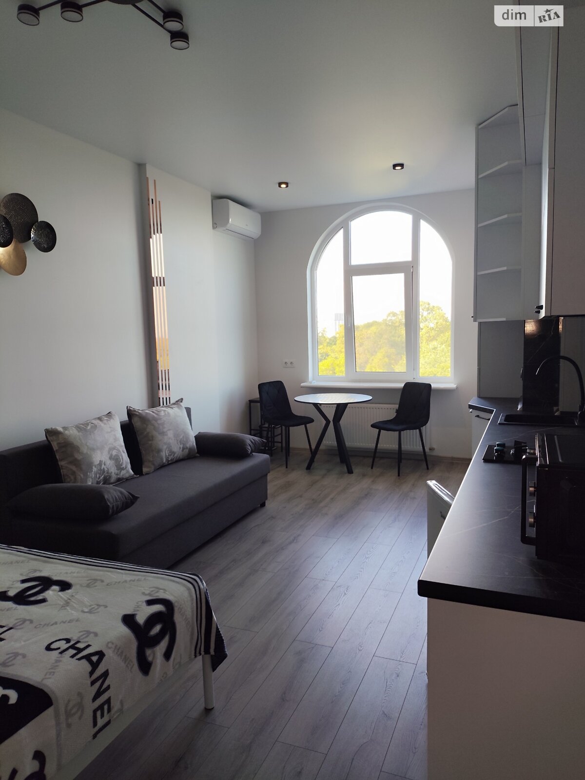 однокомнатная квартира в Одессе, район Дача Ковалёвского, на ул. Дача Ковалевского 91 в аренду на короткий срок посуточно фото 1 однокомнатная квартира в Одессе, район Дача Ковалёвского, на ул. Дача Ковалевского 91 в аренду на короткий срок посуточно фото 1