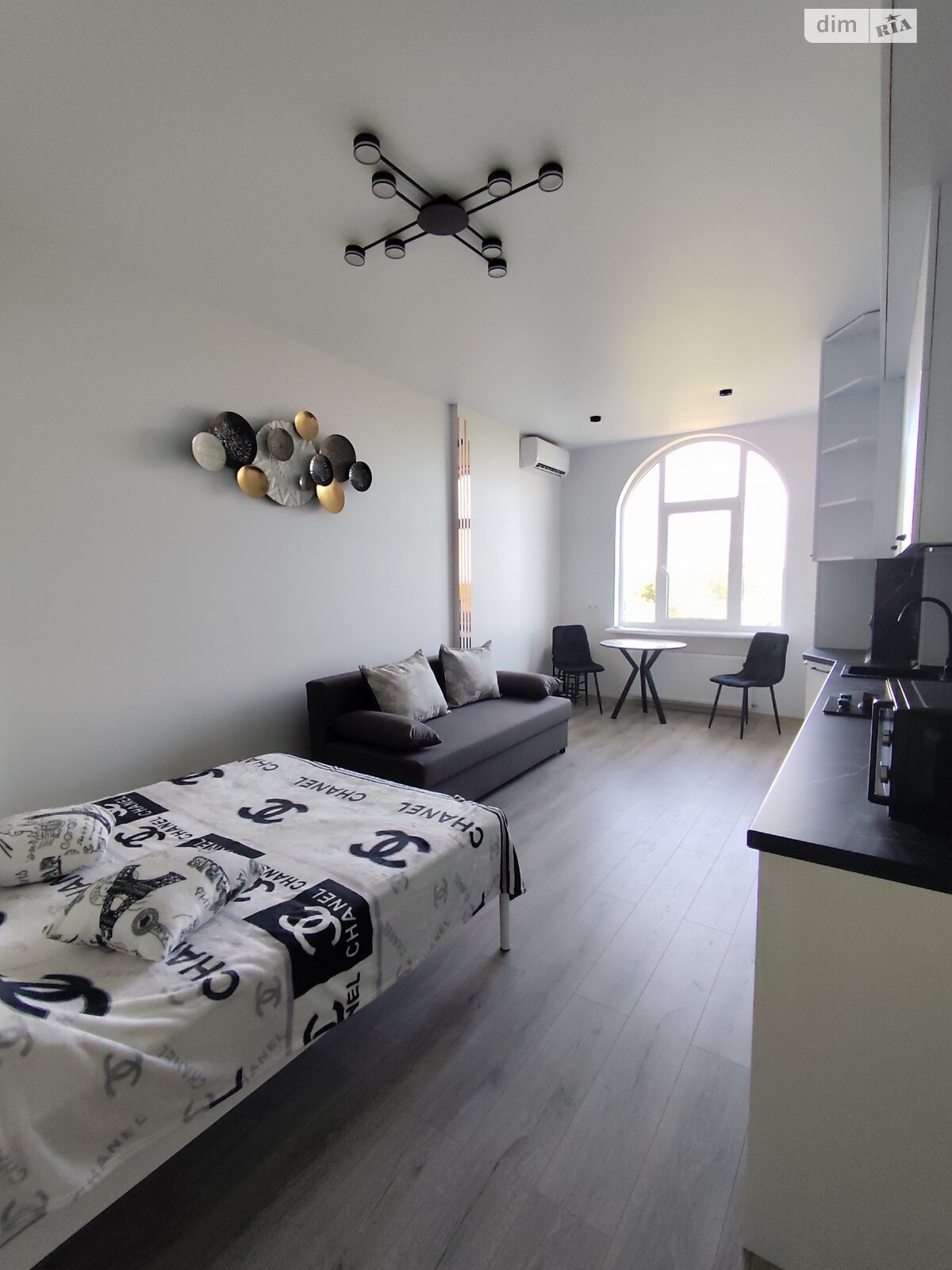 однокомнатная квартира в Одессе, район Дача Ковалёвского, на ул. Дача Ковалевского 91 в аренду на короткий срок посуточно фото 1 однокомнатная квартира в Одессе, район Дача Ковалёвского, на ул. Дача Ковалевского 91 в аренду на короткий срок посуточно фото 1