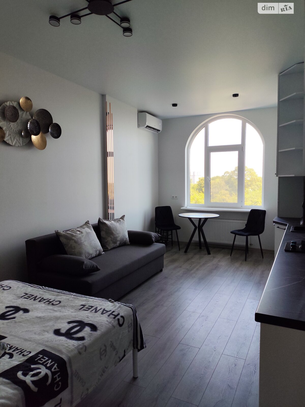 однокомнатная квартира в Одессе, район Дача Ковалёвского, на ул. Дача Ковалевского 91 в аренду на короткий срок посуточно фото 1 однокомнатная квартира в Одессе, район Дача Ковалёвского, на ул. Дача Ковалевского 91 в аренду на короткий срок посуточно фото 1