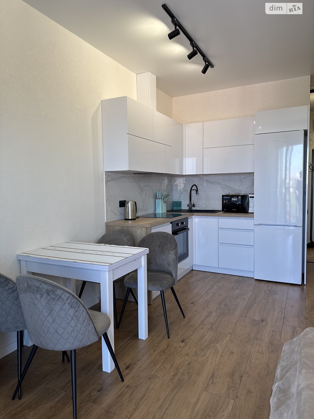 однокомнатная квартира в Одессе, район Дача Ковалёвского, на пер. Маячный 7 в аренду на короткий срок посуточно фото 1 однокомнатная квартира в Одессе, район Дача Ковалёвского, на пер. Маячный 7 в аренду на короткий срок посуточно фото 1