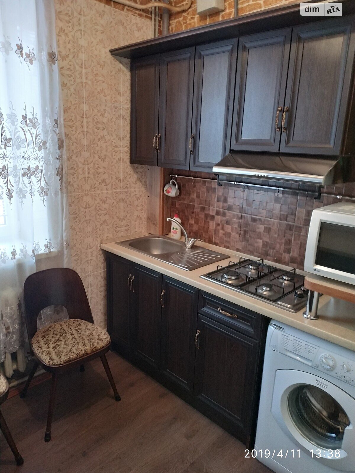 трехкомнатная квартира в Одессе, район Хаджибейский, на просп. Адмиральский в аренду на короткий срок посуточно фото 1