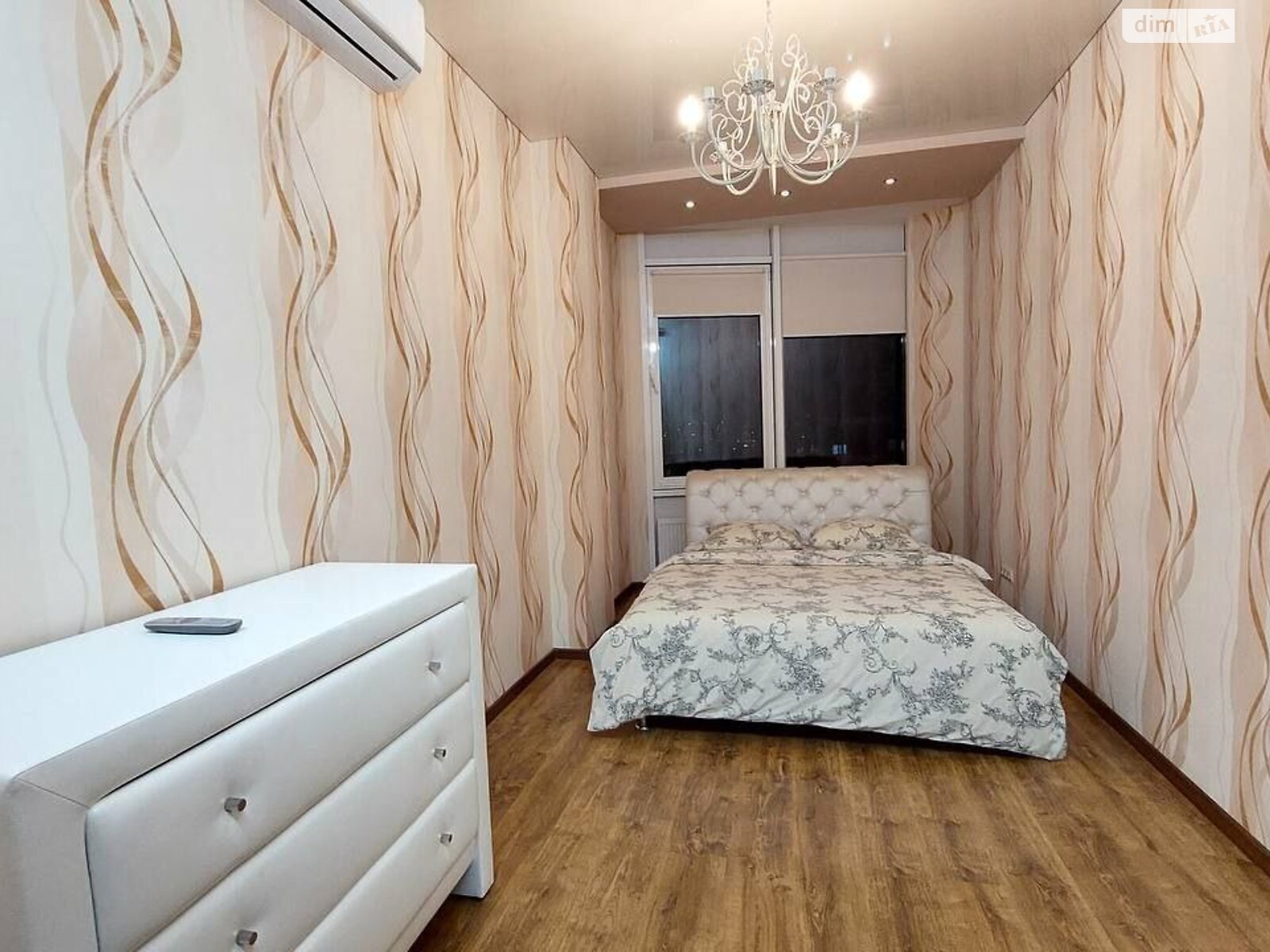 четырехкомнатная квартира в Одессе, район Приморский, на ул. Генуэзская 5 в аренду на короткий срок посуточно фото 1