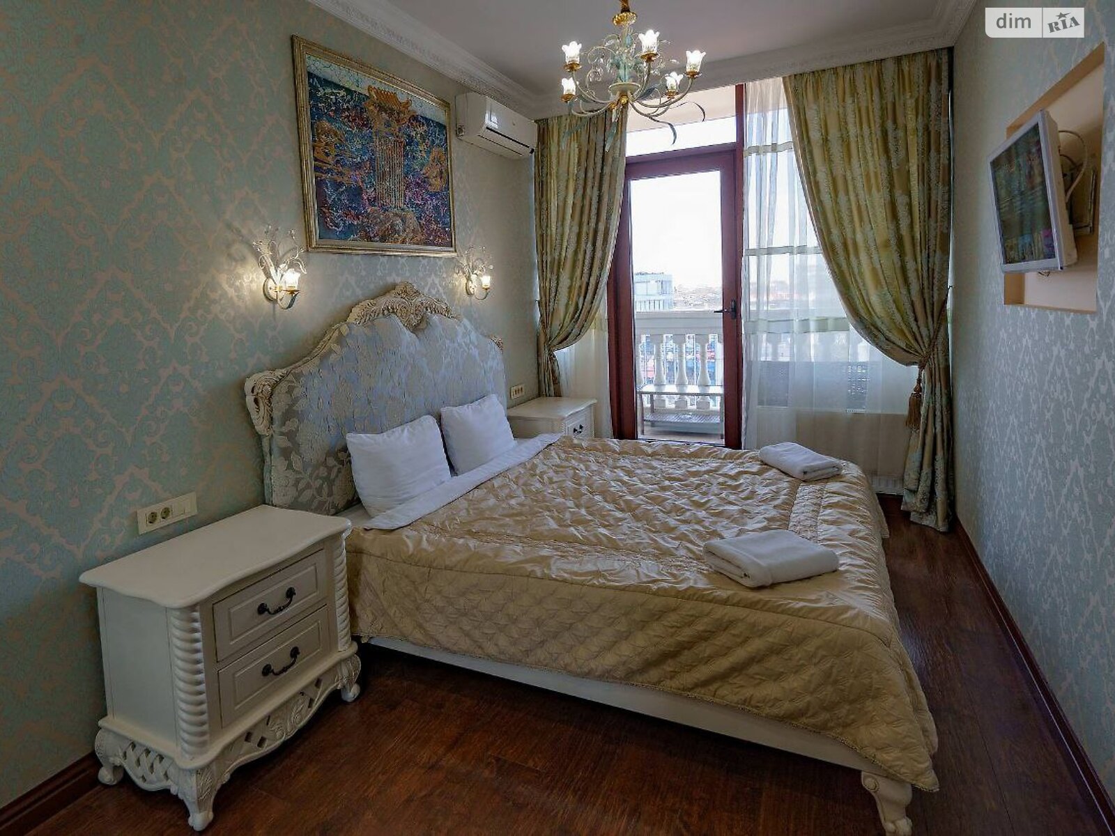 трехкомнатная квартира в Одессе, район Приморский, на ул. Греческая 1А в аренду на короткий срок посуточно фото 1