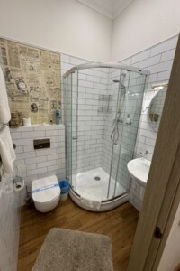 семикомнатная квартира в Одессе, район Центр, на ул. Коблевская 40 в аренду на короткий срок посуточно фото 2