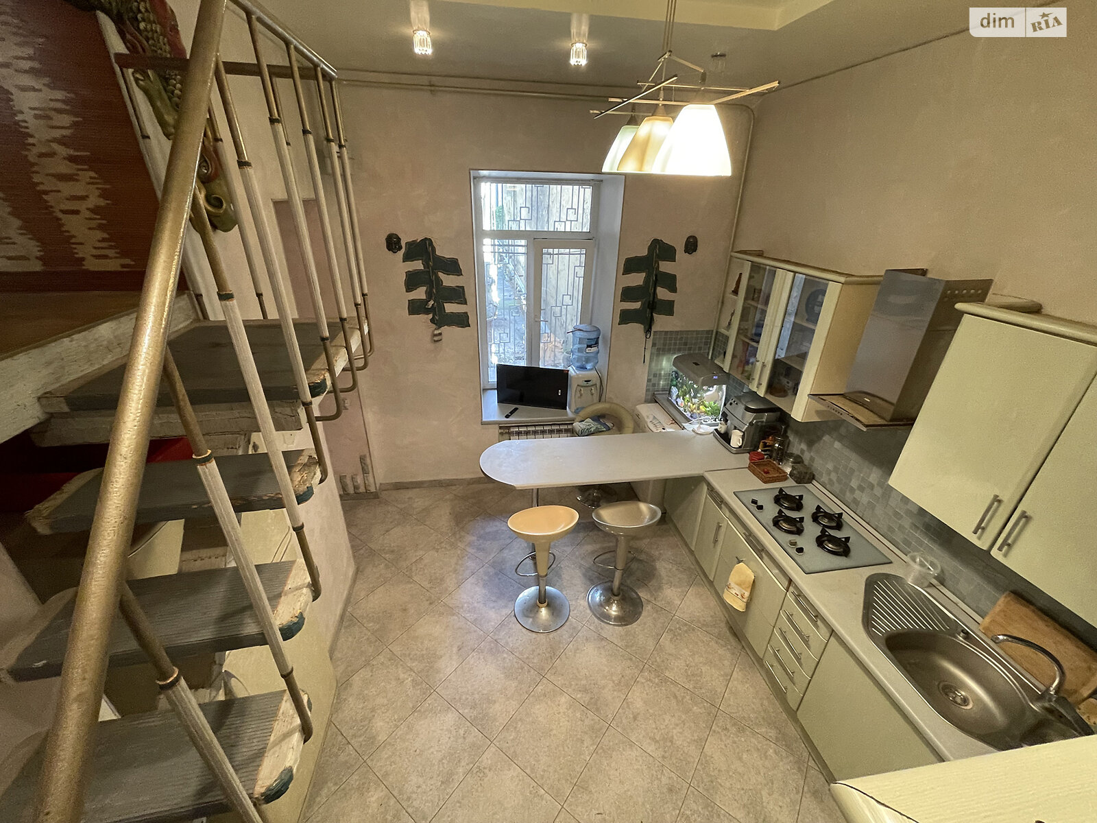 трехкомнатная квартира в Одессе, район Приморский, на ул. Коблевская 40, кв. 23 в аренду на короткий срок посуточно фото 1 трехкомнатная квартира в Одессе, район Приморский, на ул. Коблевская 40, кв. 23 в аренду на короткий срок посуточно фото 1