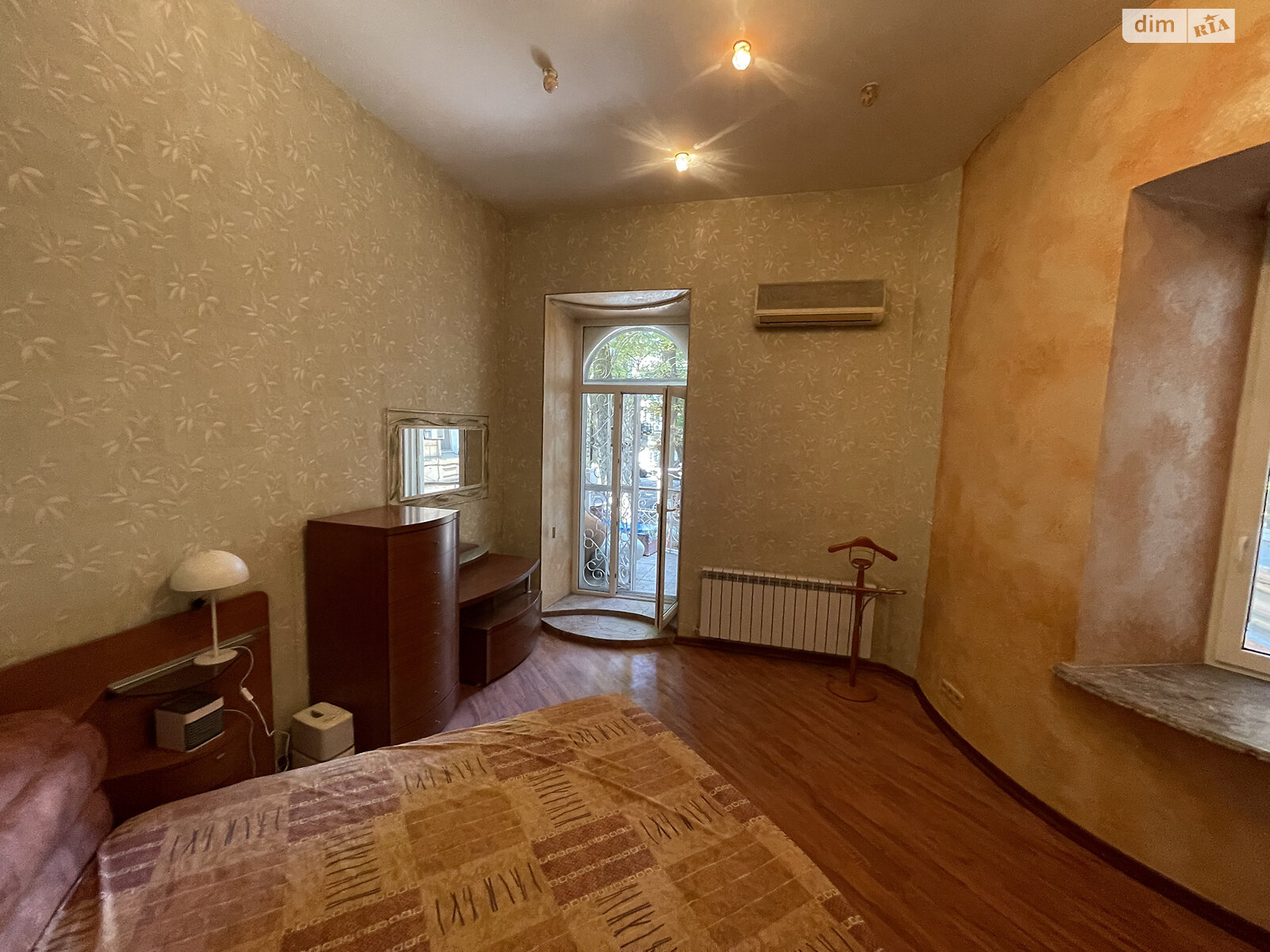 трехкомнатная квартира в Одессе, район Приморский, на ул. Коблевская 40, кв. 23 в аренду на короткий срок посуточно фото 1 трехкомнатная квартира в Одессе, район Приморский, на ул. Коблевская 40, кв. 23 в аренду на короткий срок посуточно фото 1