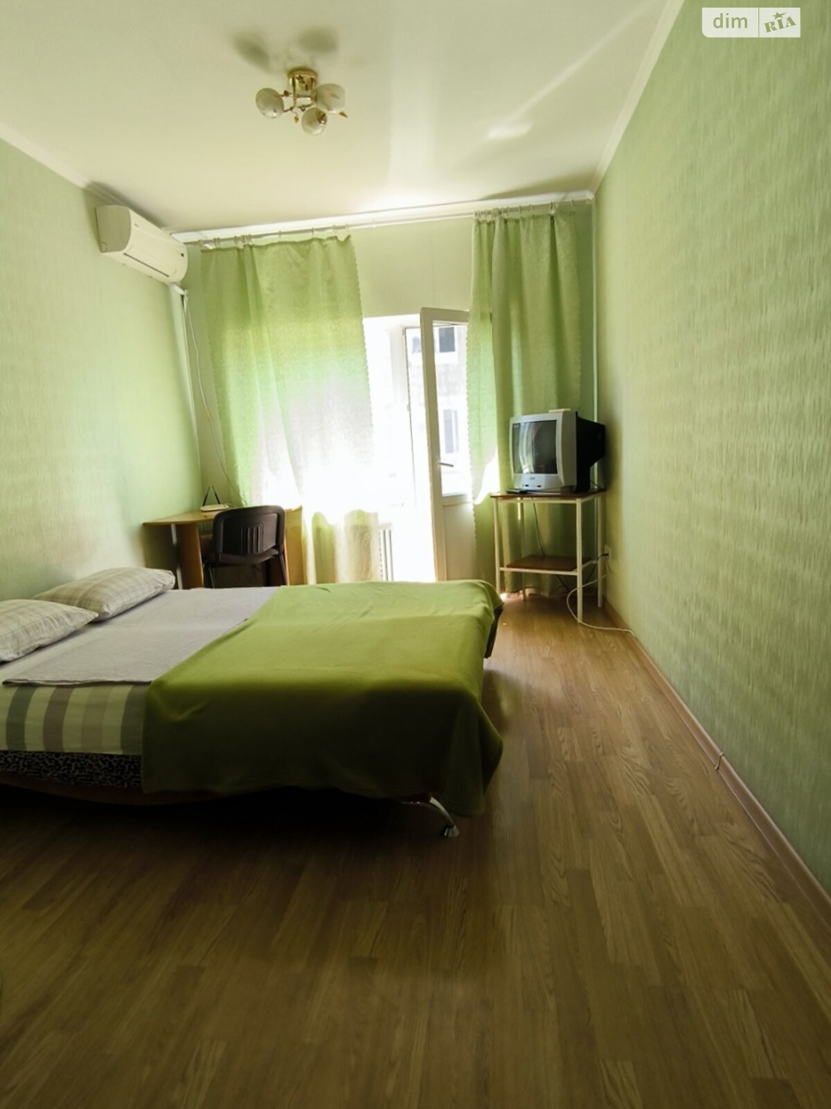 однокомнатная квартира в Одессе, район Слободка, на ул. Романтиков 25 в аренду на короткий срок посуточно фото 1